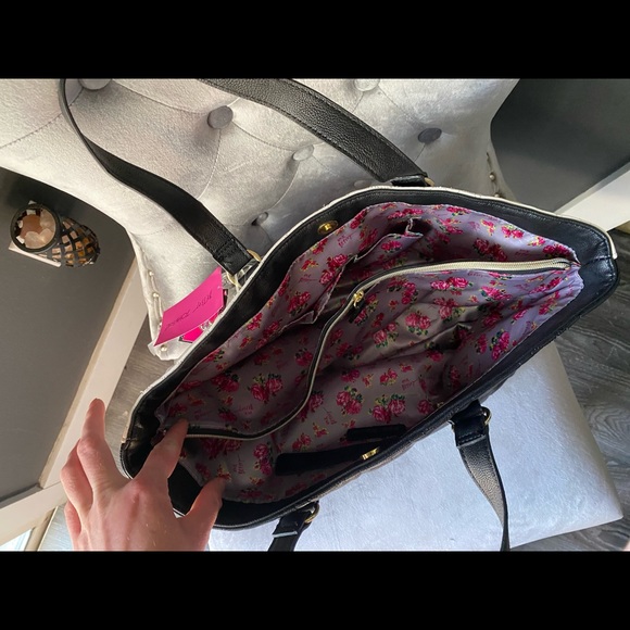 Betsey Johnson skull purse NWT - Picture 7 of 9